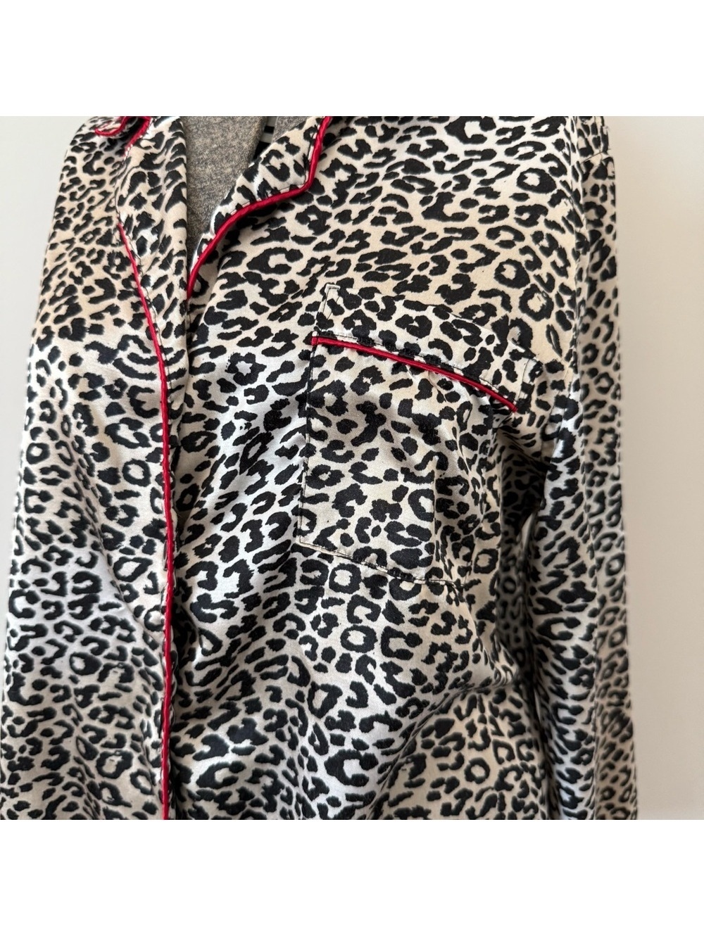 Leopard Print Pajama Top with Red Trim Kim Rogers Large - Picture 3 of 5